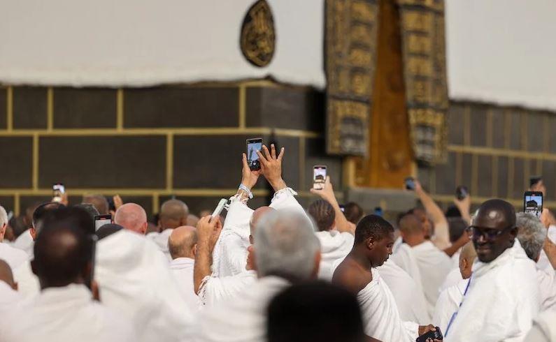 قرار جديد يمنع التصوير ورفع الأعلام والهتافات في المشاعر المقدسة