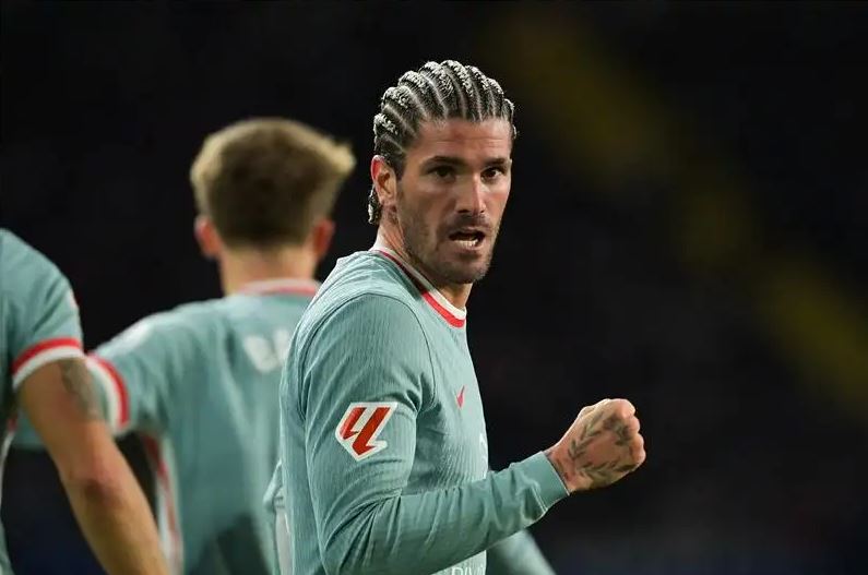 نجم أتلتيكو مدريد يستمتع بإجازته في المضيق