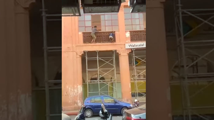 بعدما تضررت من الزلزال.. متشردون يستبيحون منازل مغلقة بمراكش + ڤيديو