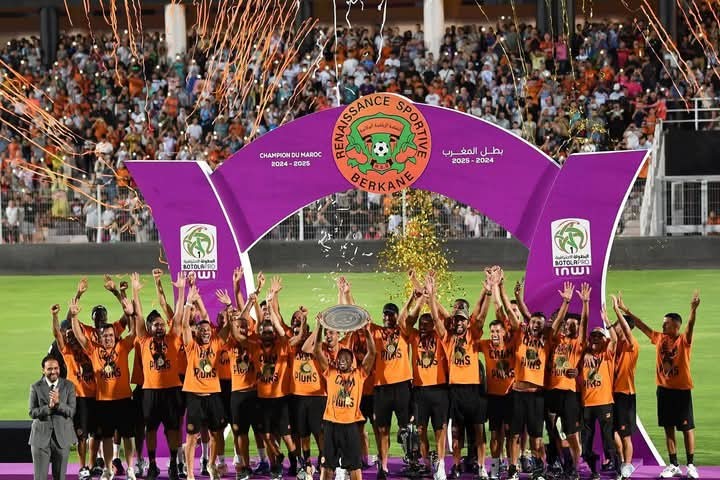 نهضة بركان تحتفل بدرع بطولة المغرب