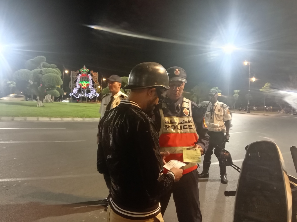 بالصور.. أمن مراكش يحارب “الإستعراض” فوق الدراجات النارية