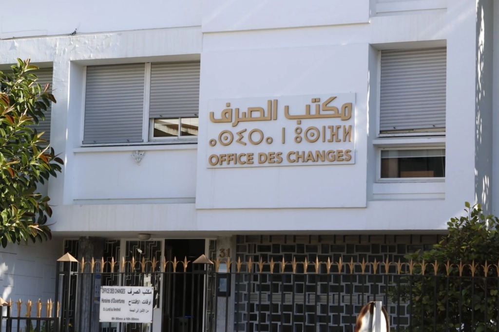 تهريب أموال تحت غطاء استيراد بضائع من الخارج