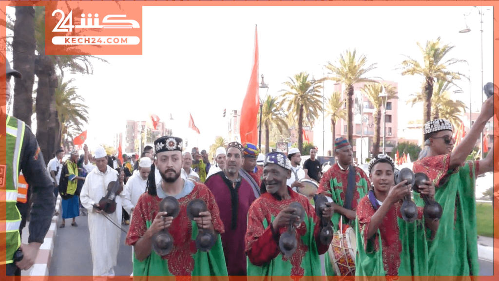 بالڤيديو: كرنفال احتفالي كبير يحيي ذكرى عيد العرش بشوارع مراكش