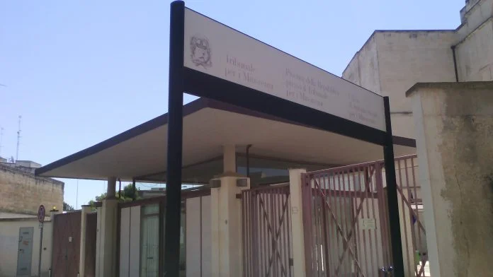 مغربي من ذوي الاحتياجات الخاصة يتعرض لاعتداء عنصري في إيطاليا
