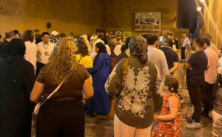 ما بقاتش ليهم بلاصة.. جمهور مهرجان الفنون الشعبية بمراكش يصطدمون بسوء التنظيم