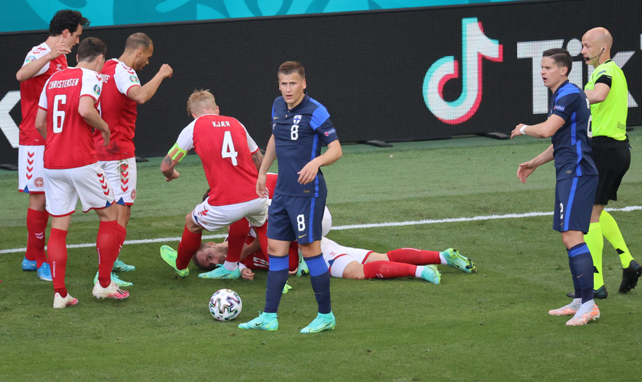 عاجل.. تأجيل مباراة الدنمارك وفلندا بعد سقوط خطير للاعب كريستيان إيريكسن