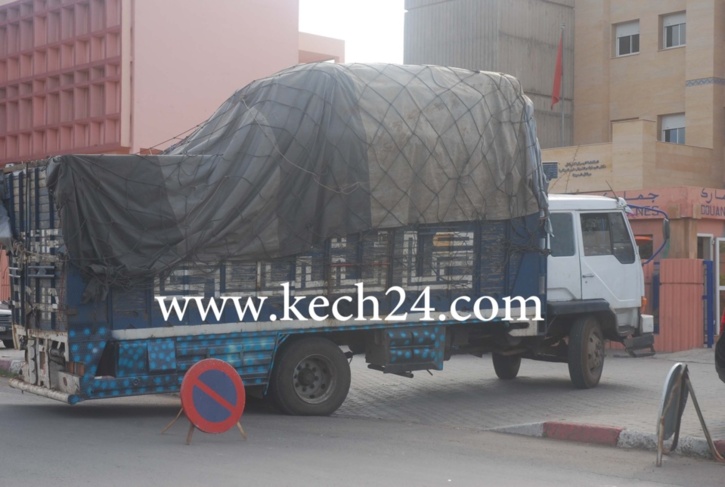 جمارك مراكش تحجز شاحنة محملة بحوالي 30 طنا من الملابس المهربة جمارك مراكش تحجز شاحنة محملة بحوالي 30 طنا من الملابس المهربة