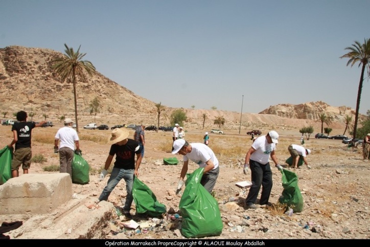 أطر وطنية واجنبية تشارك في حملة نظافة لمحاربة انتشار النفايات والأزبال بمراكش أطر وطنية واجنبية تشارك في حملة نظافة لمحاربة انتشار النفايات والأزبال بمراكش