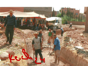 البناء العشوائي يستبيح قنوات السقي الفلاحي بآيت أورير ومزارعون يطالبون بتحريرها البناء العشوائي يستبيح قنوات السقي الفلاحي بآيت أورير ومزارعون يطالبون بتحريرها