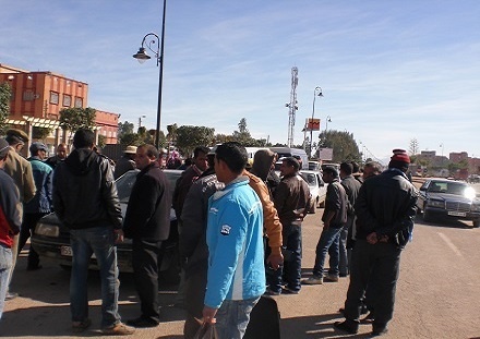 لهذه الأسباب إحتجت ساكنة العطاوية أمام المركز الصحي + بيان لهذه الأسباب إحتجت ساكنة العطاوية أمام المركز الصحي + بيان