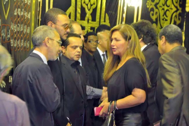 بالصور: دموع وحسرة نجوم الشاشة المصرية في عزاء الفنان خالد صالح بالصور: دموع وحسرة نجوم الشاشة المصرية في عزاء الفنان خالد صالح