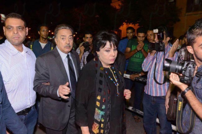 بالصور: دموع وحسرة نجوم الشاشة المصرية في عزاء الفنان خالد صالح بالصور: دموع وحسرة نجوم الشاشة المصرية في عزاء الفنان خالد صالح