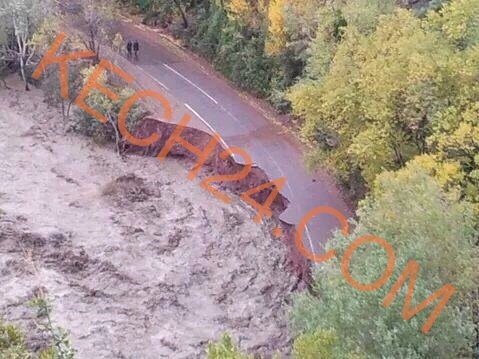 مغاربة وأجانب محاصرون بين مراكش و ورزازات بسبب الفيضانات + صور حصرية مغاربة وأجانب محاصرون بين مراكش و ورزازات بسبب الفيضانات + صور حصرية