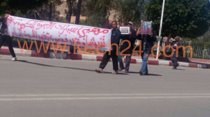 عاجل: مسيرة إحتجاجية لسائقي سيارات الأجرة الكبيرة بشيشاوة و كِشـ24 تكشف أسبابها + صور حصرية عاجل: مسيرة إحتجاجية لسائقي سيارات الأجرة الكبيرة بشيشاوة و كِشـ24 تكشف أسبابها + صور حصرية
