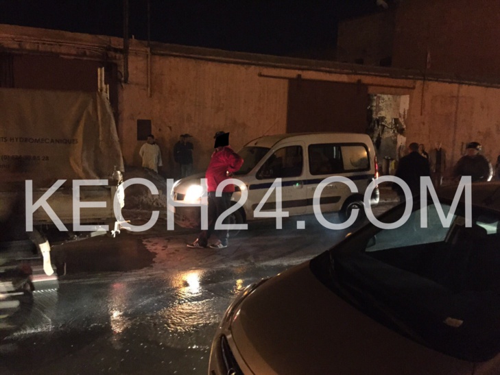 بالڤيديو : انفجار أنبوب للماء الصالح للشرب يربك حركة السير بشارع بالڤيديو : انفجار أنبوب للماء الصالح للشرب يربك حركة السير بشارع
