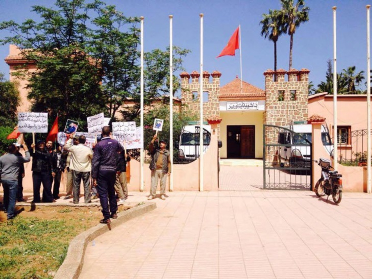 احتجاجات أمام باشوية أيت أورير بإقليم الحوز ومطالب بالتحقيق في تفويت محلات تجارية