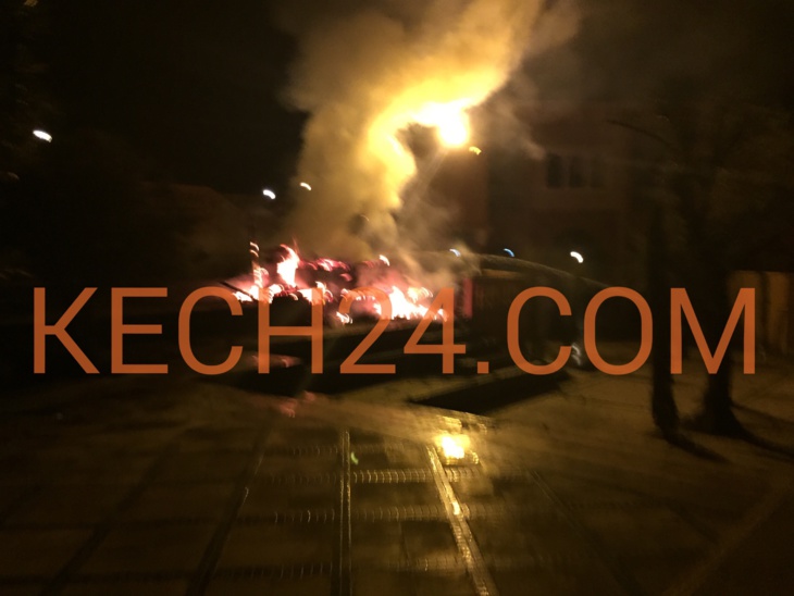 عاجل : اندلاع حريق مهول باحد مطاعم عاجل : اندلاع حريق مهول باحد مطاعم