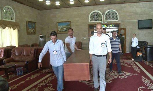 بالصور: تسليم جثة ربان طائرة الـ بالصور: تسليم جثة ربان طائرة الـ