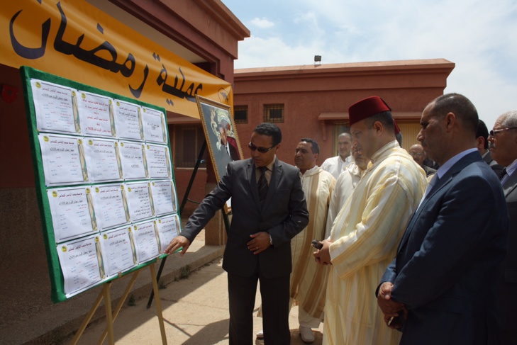 عامل إقليم الحوز يعطي من جماعة أولاد أمطاع انطلاقة عملية توزيع قفة رمضان عامل إقليم الحوز يعطي من جماعة أولاد أمطاع انطلاقة عملية توزيع قفة رمضان