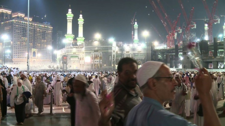 مليونا مسلم يتجمعون في مكة المكرمة لبدء مناسك الحج