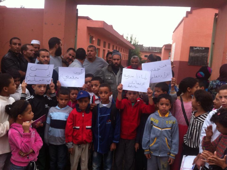 احتجاجات أمام مدرسة الإنبعاث بسيدي يوسف بن علي بمراكش بسبب الخصاص في الأساتذة + صور
