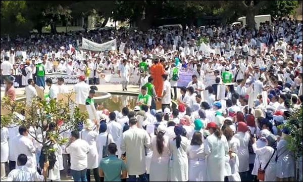 سلطات مراكش تمنع وقفة الأطباء الداخليين و المقيمين بساحة جامع الفنا