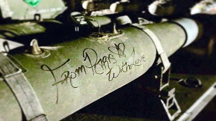 بعد هجمات باريس ..رسائل مثيرة للمشاعر عبر الصواريخ الموجهة نحو معاقل تنظيم 