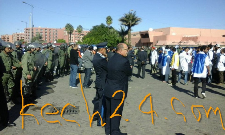 عاجل: الأساتذة المتدربون يحتجون بساحة باب دكالة بمراكش وسط حصار أمني مشدد + صور