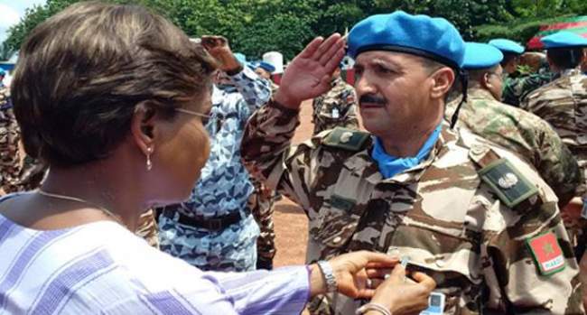 توشيح عناصر القبعات الزرق المغاربة بكوت ديفوار بميدالية الأمم المتحدة للسلام