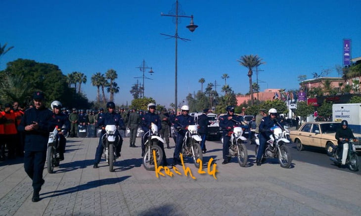 عاجل: قوات الأمن تطوق الأساتّذة المتدربين بساحة مسجد الكتبية بمراكش + صور حصرية
