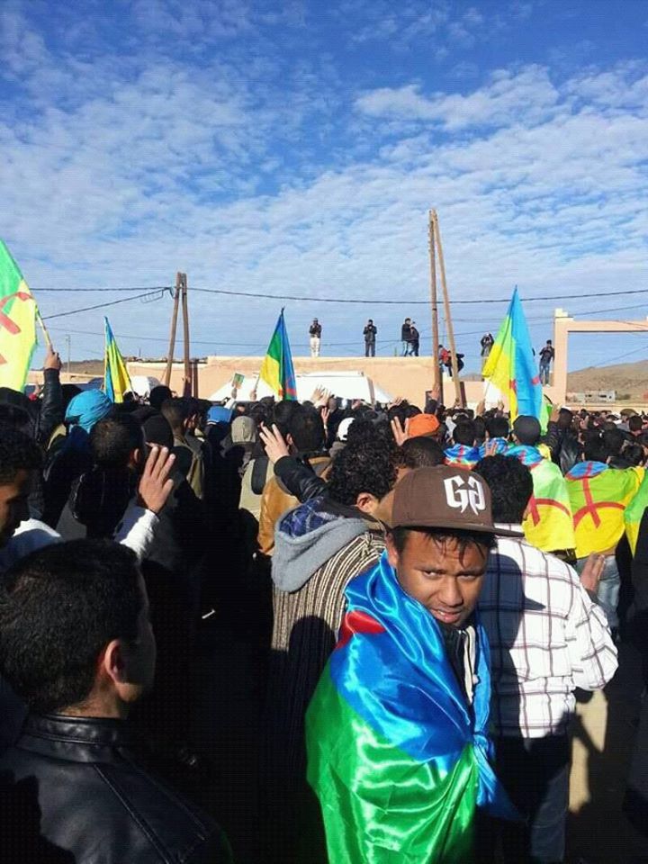 حشود غفيرة تشيع جثمان عمر خالق ضحية العنف الطلابي بمراكش إلى مثواه الأخير + فيديو وصور