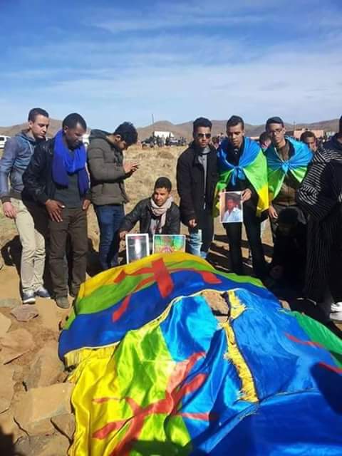 حشود غفيرة تشيع جثمان عمر خالق ضحية العنف الطلابي بمراكش إلى مثواه الأخير + فيديو وصور