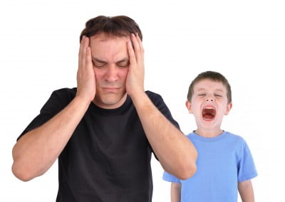 10 أسباب وراء تصرفات أطفالك السيئة