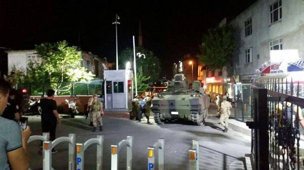 عاجل: انقلاب عسكري في تركيا والجيش يعلن توليه السلطة + صور