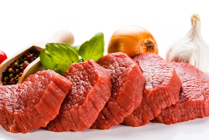هل اللحوم الحمراء مادة غذائية خطيرة ؟