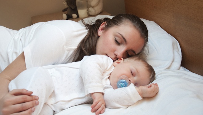 ما علاقة النوم المبكر ببدانة الأطفال؟