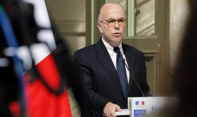 وزير الداخلية الفرنسي يعلن إغلاق حوالي عشرين مسجدا بعد الهجمات الدامية