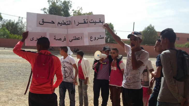 تلاميذ يدخلون في اعتصام مفتوح أمام ثانوية بجماعة سيد الزوين نواحي مراكش + صور