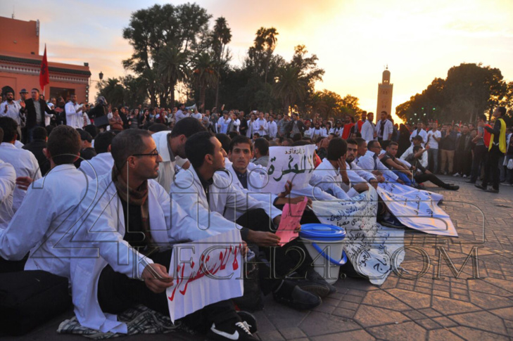 عاجل: الاساتذة يعودون للاحتجاج من قلب جامع الفنا بمراكش لليوم الثاني على التوالي + صور