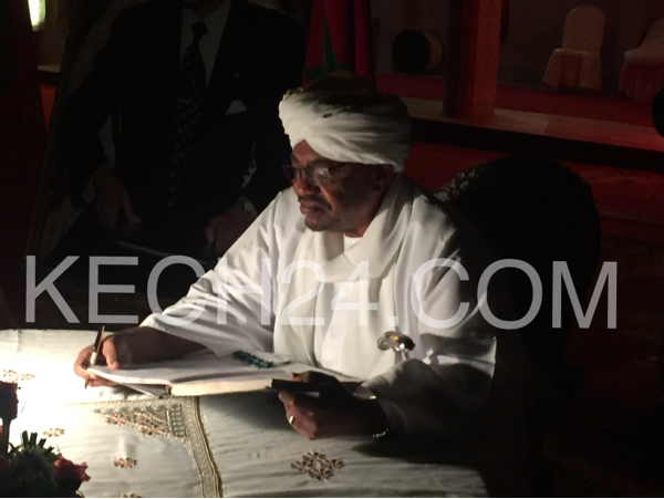 بالصور : الرئيس السوداني عمر البشير يزور مركب بالصور : الرئيس السوداني عمر البشير يزور مركب