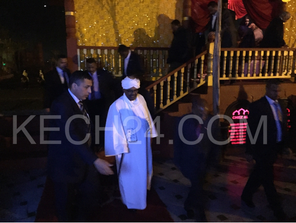 بالصور : الرئيس السوداني عمر البشير يزور مركب بالصور : الرئيس السوداني عمر البشير يزور مركب