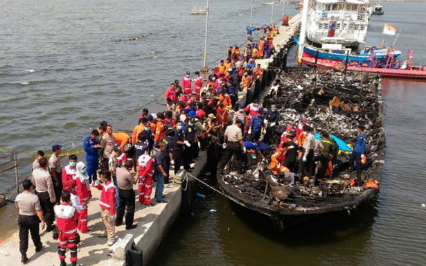 مقتل خمسة أشخاص وإنقاذ نحو مئة إثر حريق على متن قارب سياحي