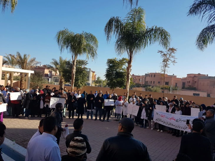 موظفو الصحة بالمركز الإستشفائي الجامعي بمراكش يخرجون في مسيرة احتجاجية + صور