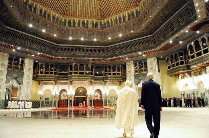 الملك محمد السادس يستقبل بمراكش عددا من السفراء الأجانب