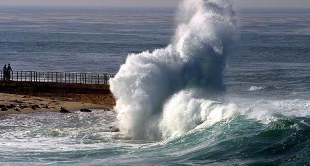 مديرية الأرصاد الجوية تحذر من أمواج عالية بالسواحل الأطلسية