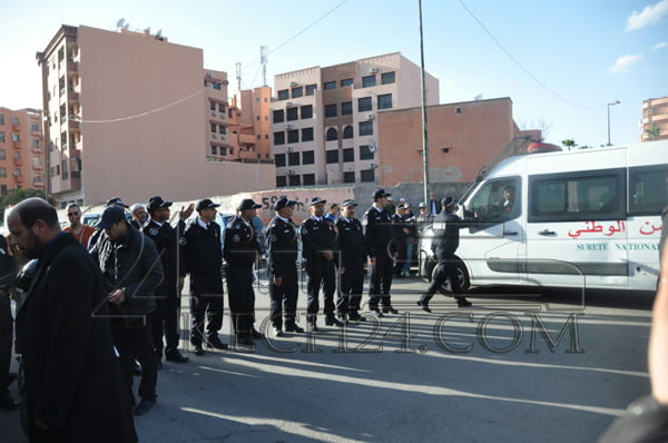 بالصور: جنازة مهيبة تشيع جثمان الضابط 