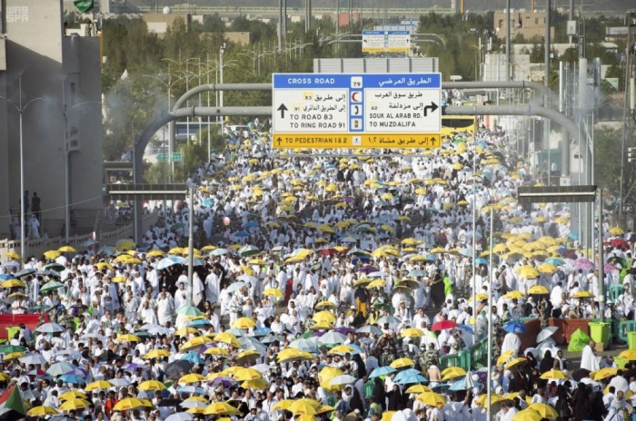 يوم الحج الأكبر.. ضيوف الرحمن يرمون جمرة العقبة وينحرون الهدي 