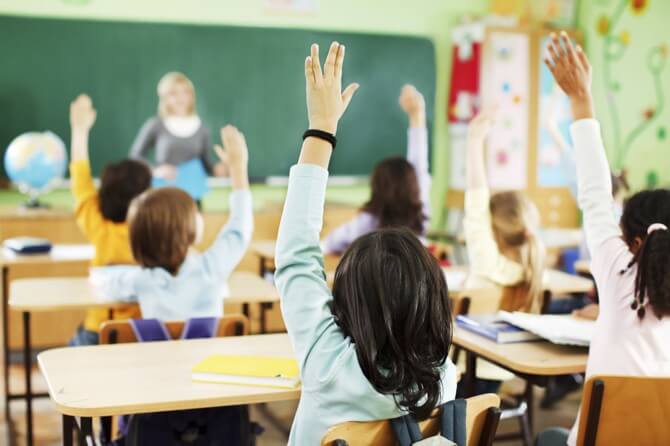 وزارة أمزازي تُجبر المدارس الخاصة على تسليم شواهد المغادرة للتلاميذ 