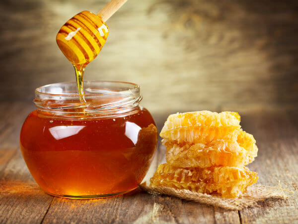 هذا ما يحدث للجسم عند الإفراط بتناول العسل 