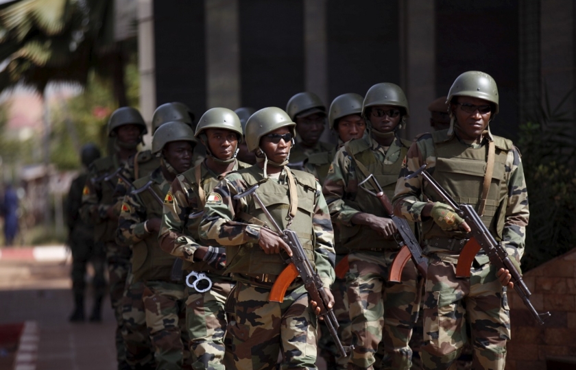  انقلاب عسكري في مالي..و الرئيس رهن الاعتقال 